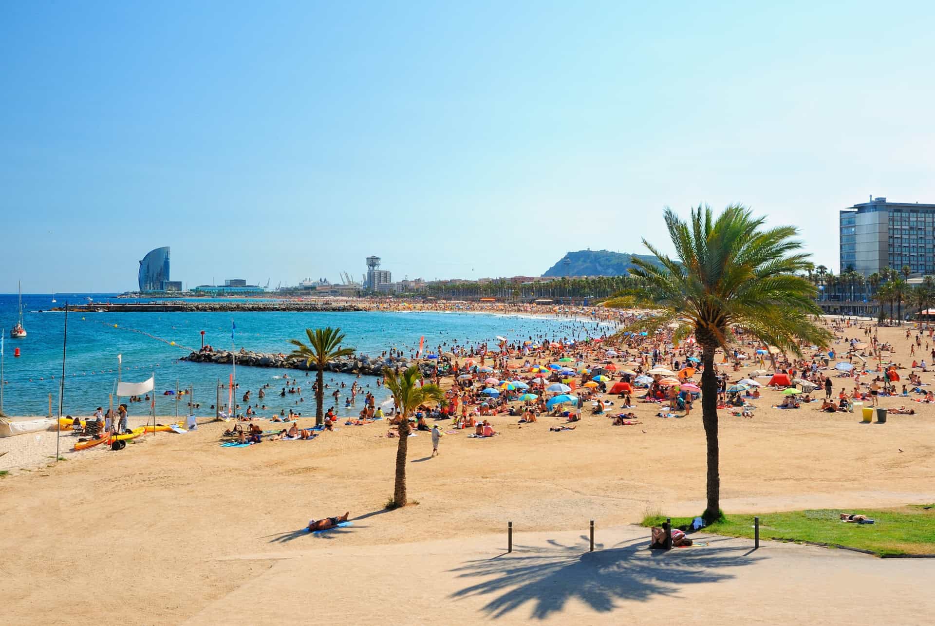plage Nova Icaria barcelone en juillet