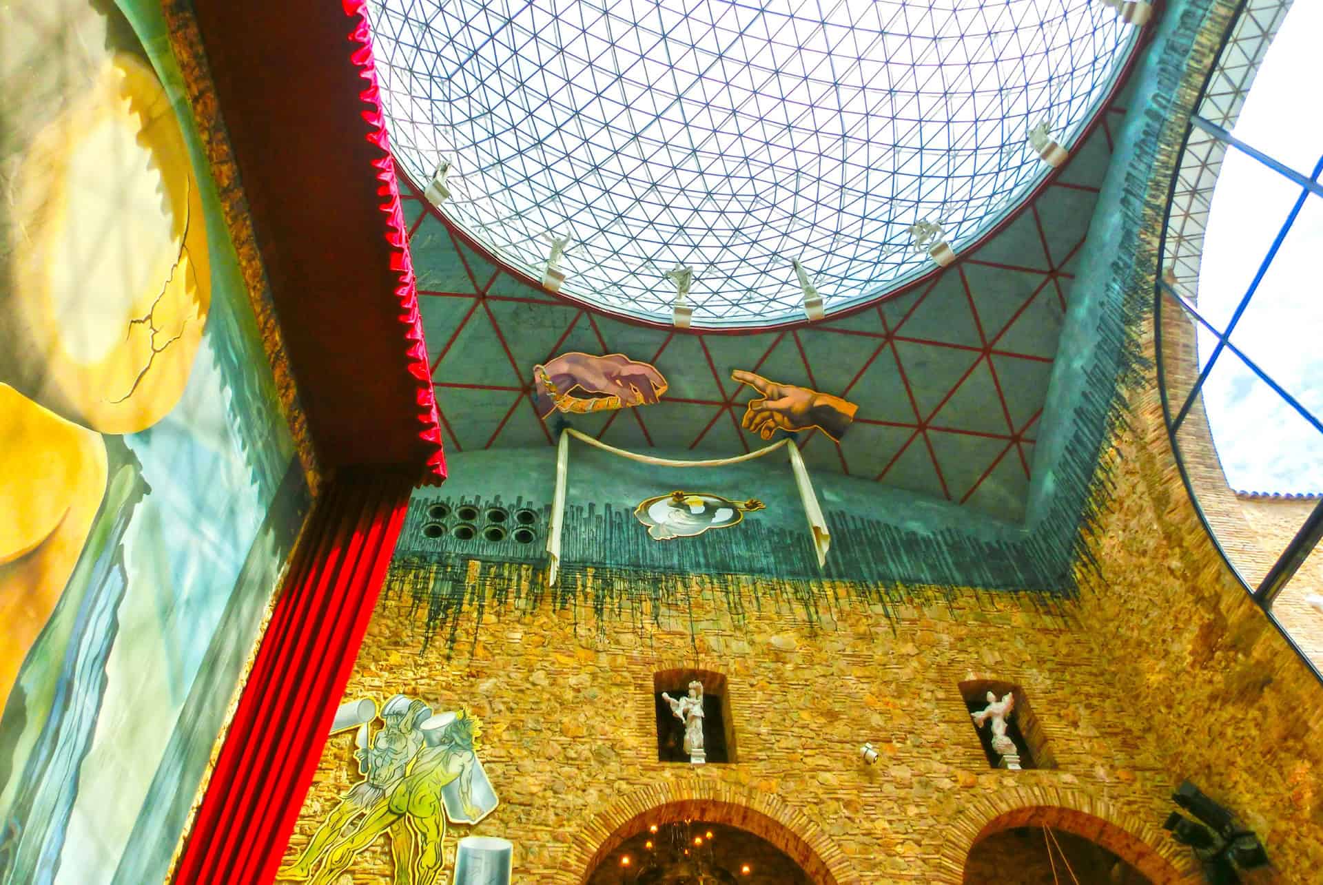 interieur musee theatre dali
