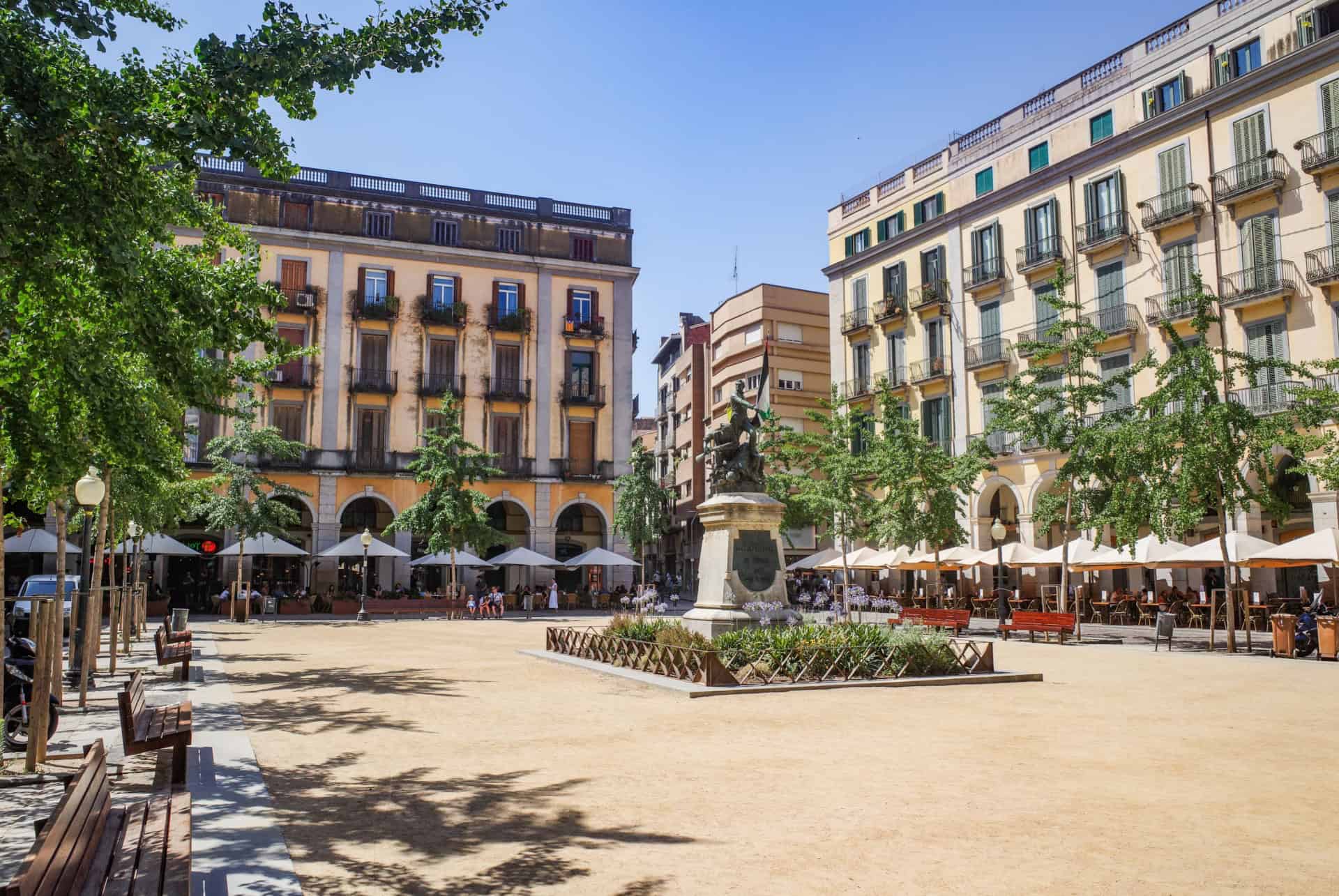 place de l'independance visiter gerone depuis barcelone