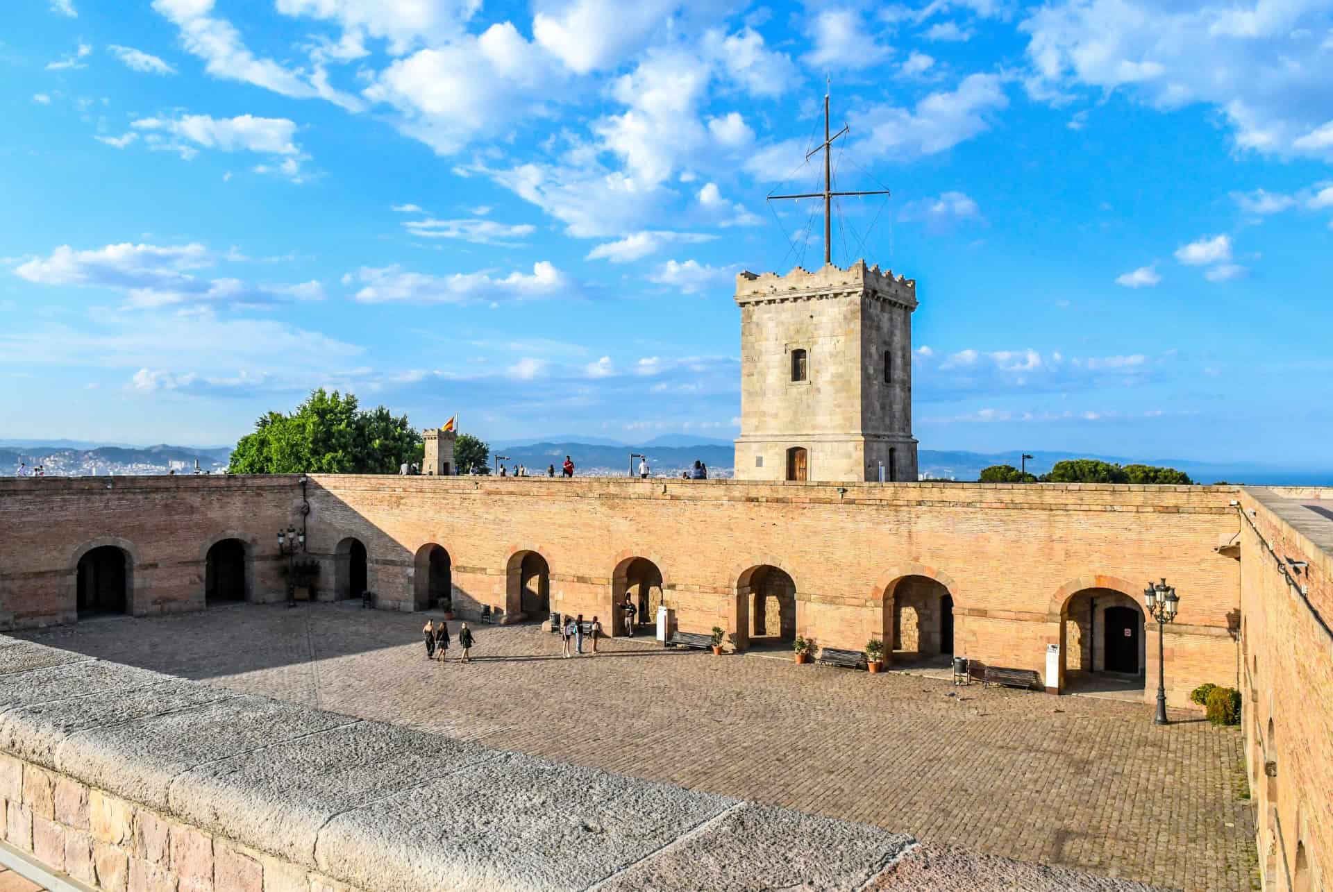 cour interieure au chateau de montjuic