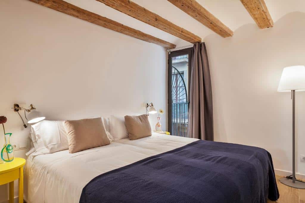 inside barcelona apartments chambre