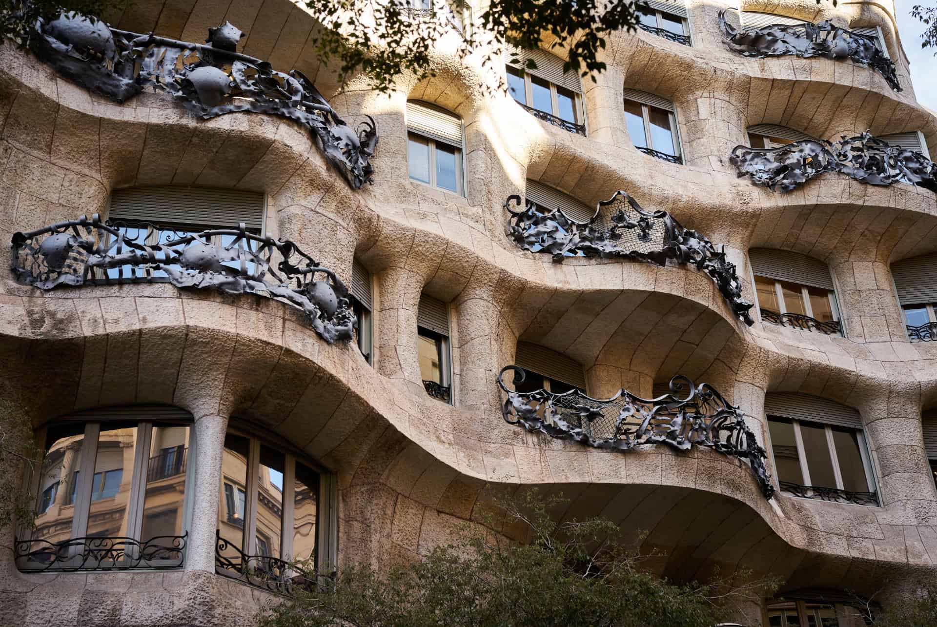 façade casa milà
