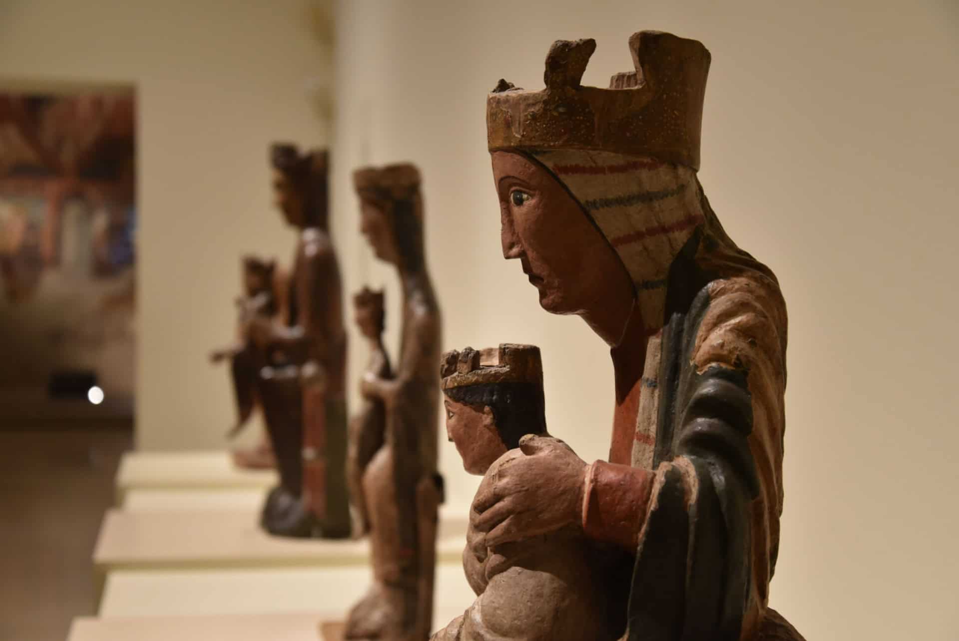 sculpture bois mnac