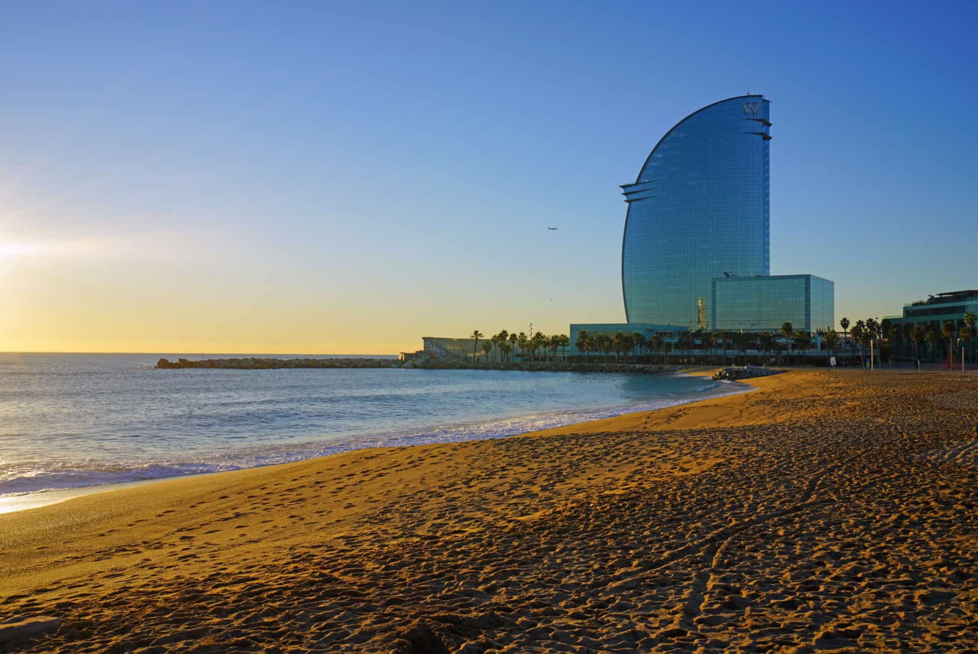 plage sant sebastia barcelone