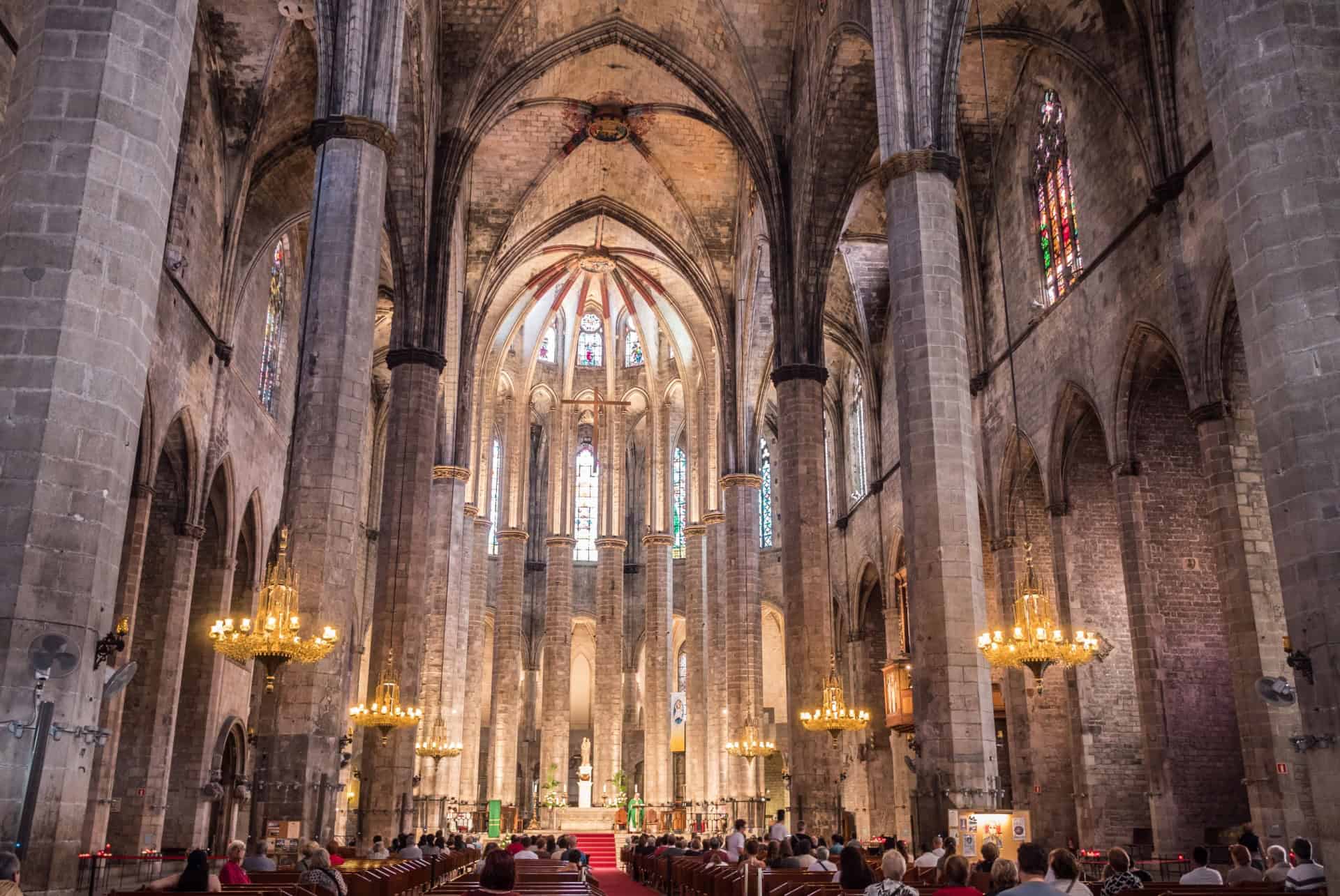 interieur basilique barcelone