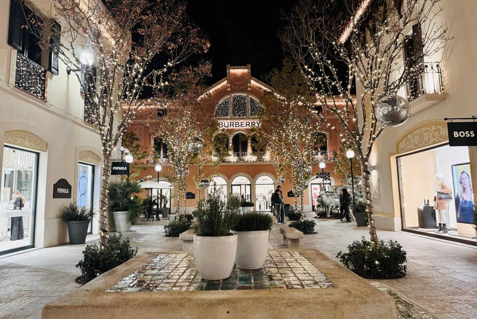 roca village centre commerciaux a barcelone