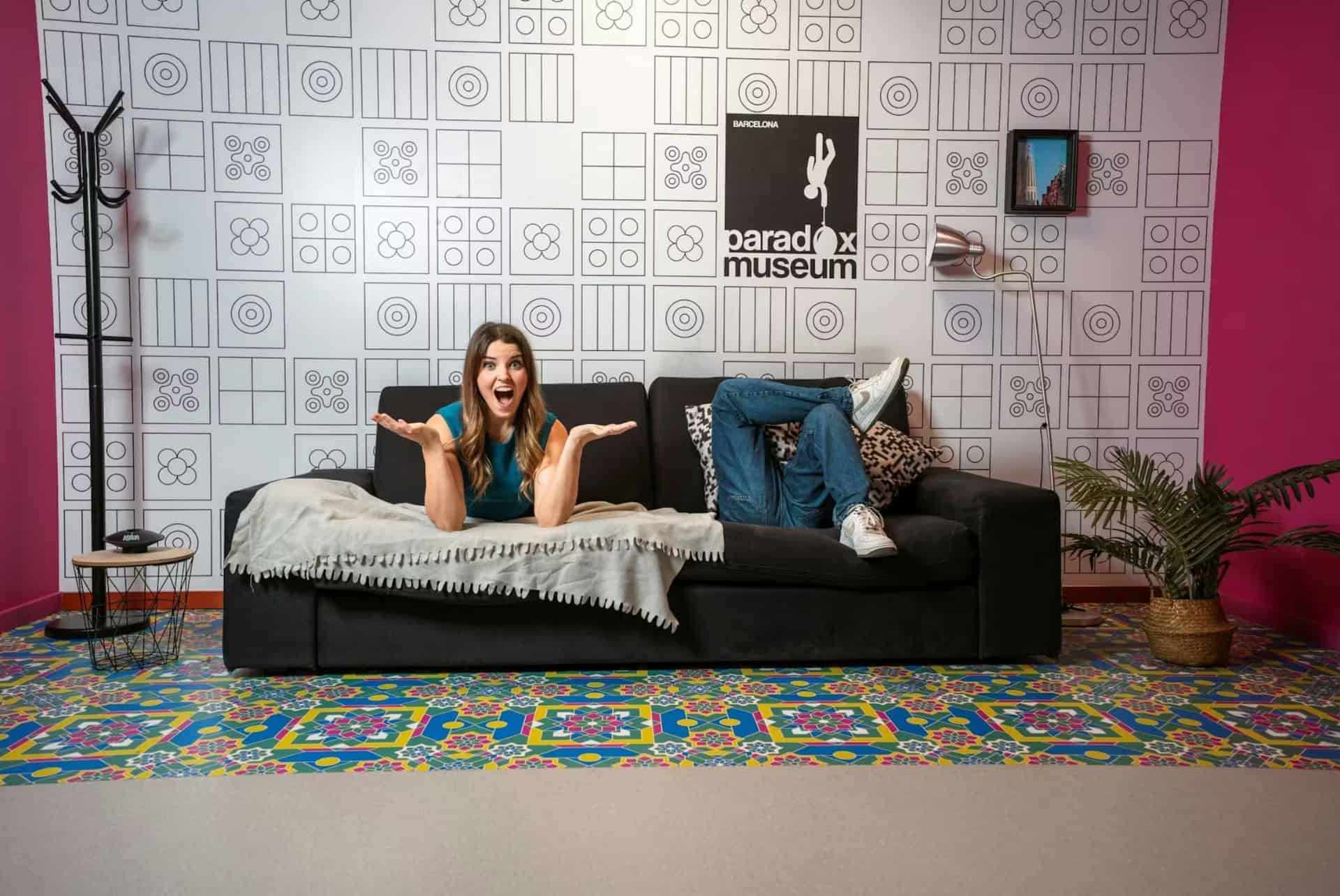 paradox museum canape