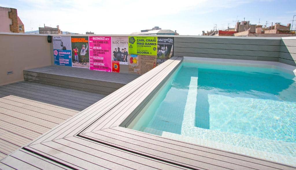 sant jordi hostels rock palace piscine