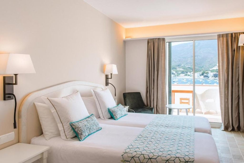 hotel playa sol road trip catalogne