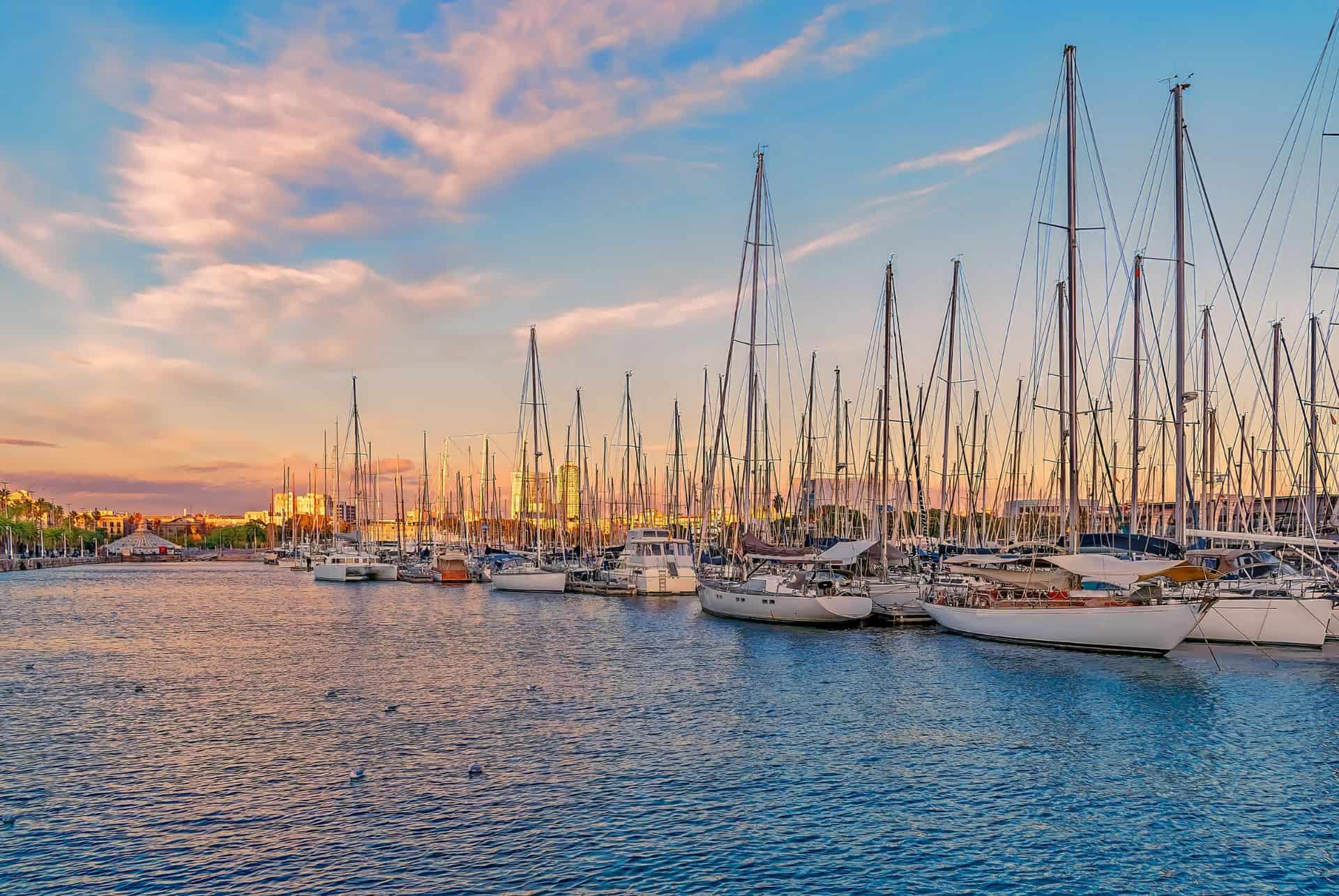 port de barcelone coucher de soleil